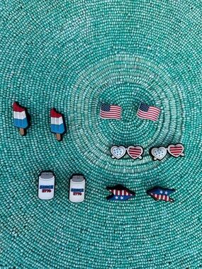 Crocs USA Jibbitz Shoe Charms set of 2 Patriotic🇺🇸5-Packs-used-great condition.